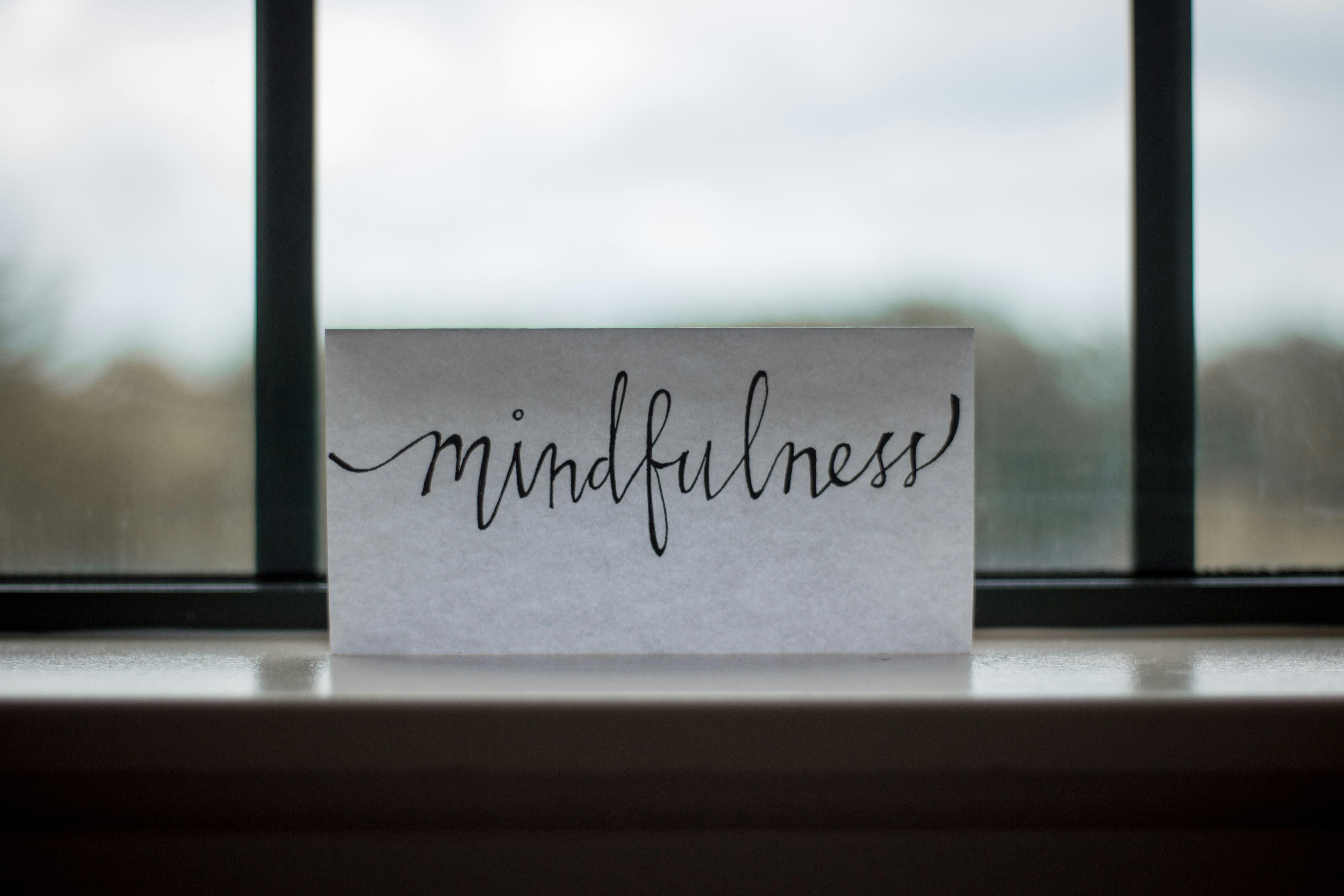 Balancing Mindfulness and ⁣Emotional Connection